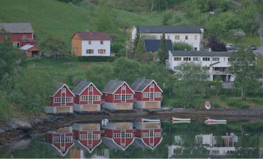 Waterweerspiegeling in Flam